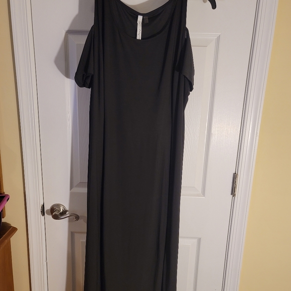 NY Collection Plus Size Cold Shoulder Maxi Dress - Picture 3 of 4